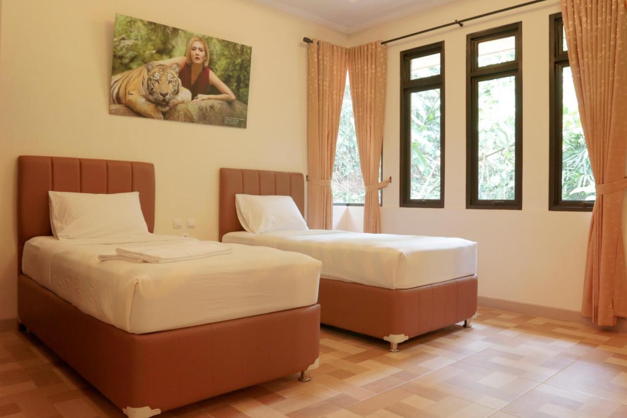 Taman Safari Hotel
